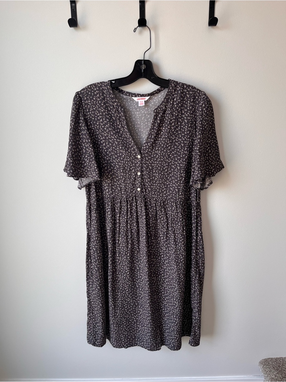 Joe Fresh Dark Gray Floral Short Sleeve Dress
Size M
Excellent condition